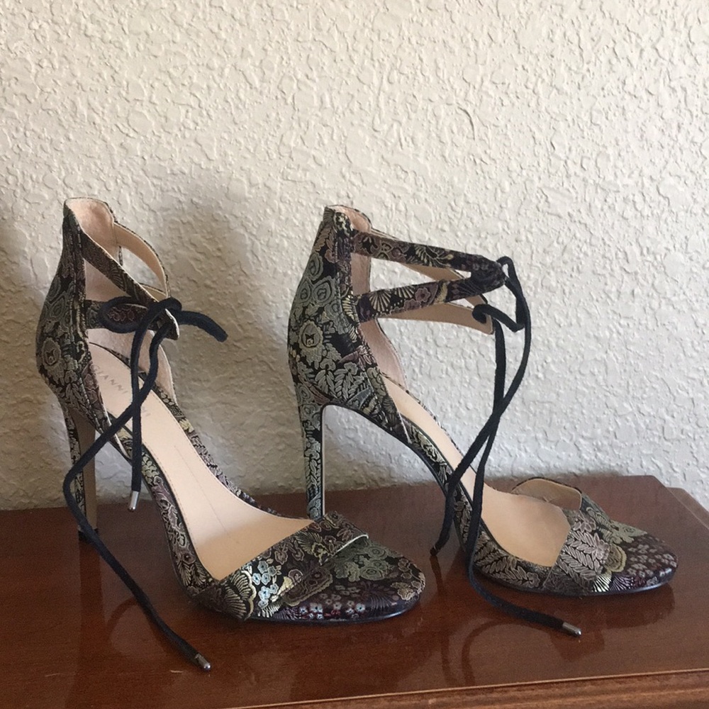 Gianni Bini Chinese Print Heels